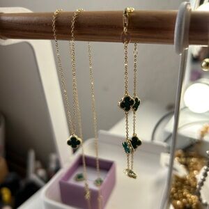Elegant Gold and Green Clover Jewelry Set
